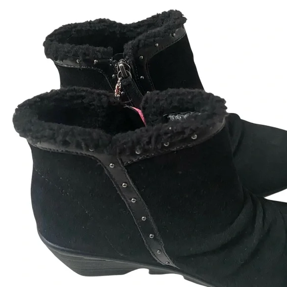 WOMENS SKECHERS SIZE 8 JUMPER SWEET STUD BLACK SUEDE ZIP ANKLE SHERPA TRIM BOOTS - Picture 11 of 12